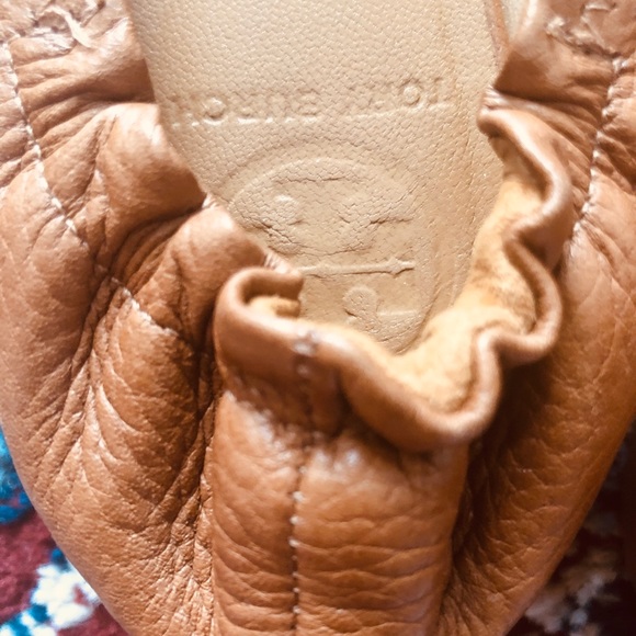 Tory Burch flats fits like 9. (Sz 9.5)caramelColor - Picture 3 of 4